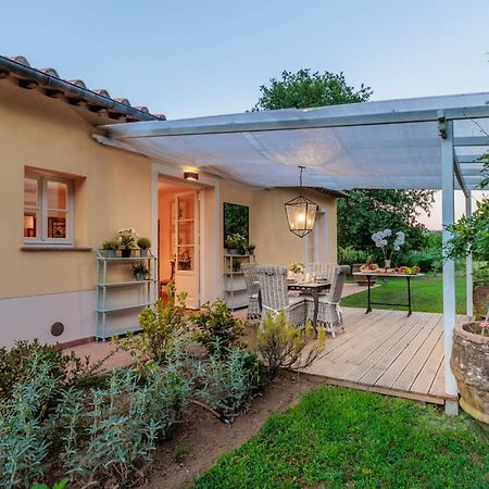 Villa Bassotta, A Charming Cottage Лука Екстериор снимка