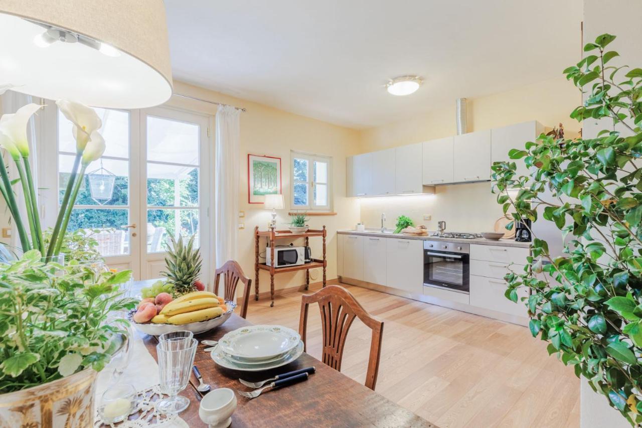 Villa Bassotta, A Charming Cottage Лука Екстериор снимка
