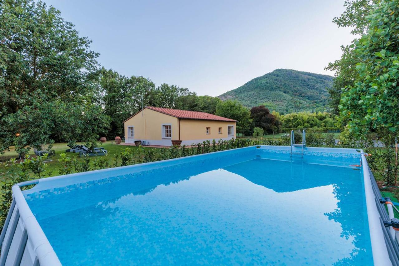 Villa Bassotta, A Charming Cottage Лука Екстериор снимка