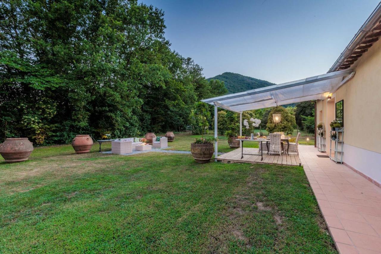 Villa Bassotta, A Charming Cottage Лука Екстериор снимка