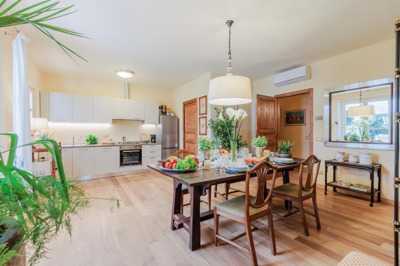 Villa Bassotta, A Charming Cottage Лука Екстериор снимка