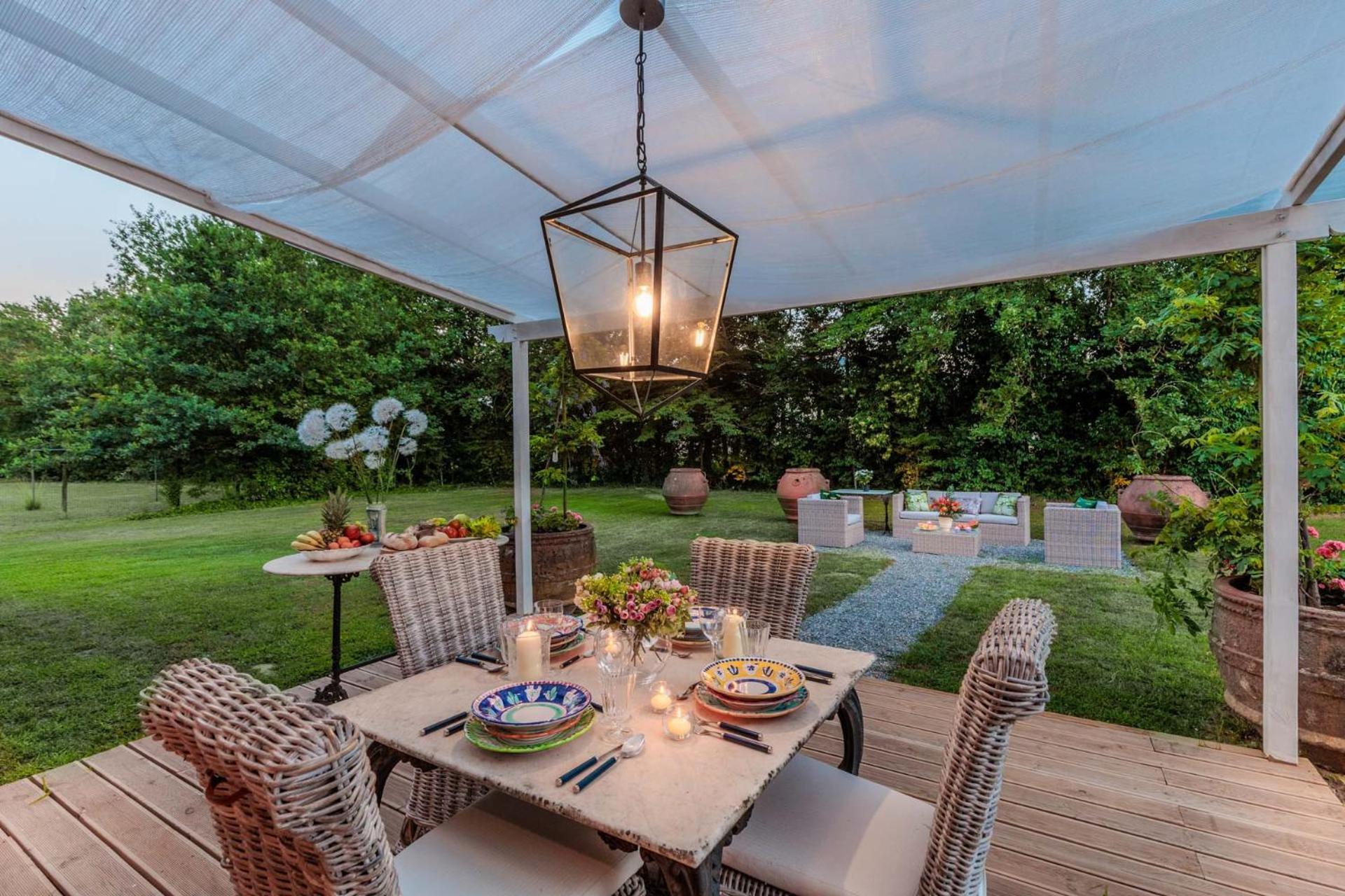 Villa Bassotta, A Charming Cottage Лука Екстериор снимка