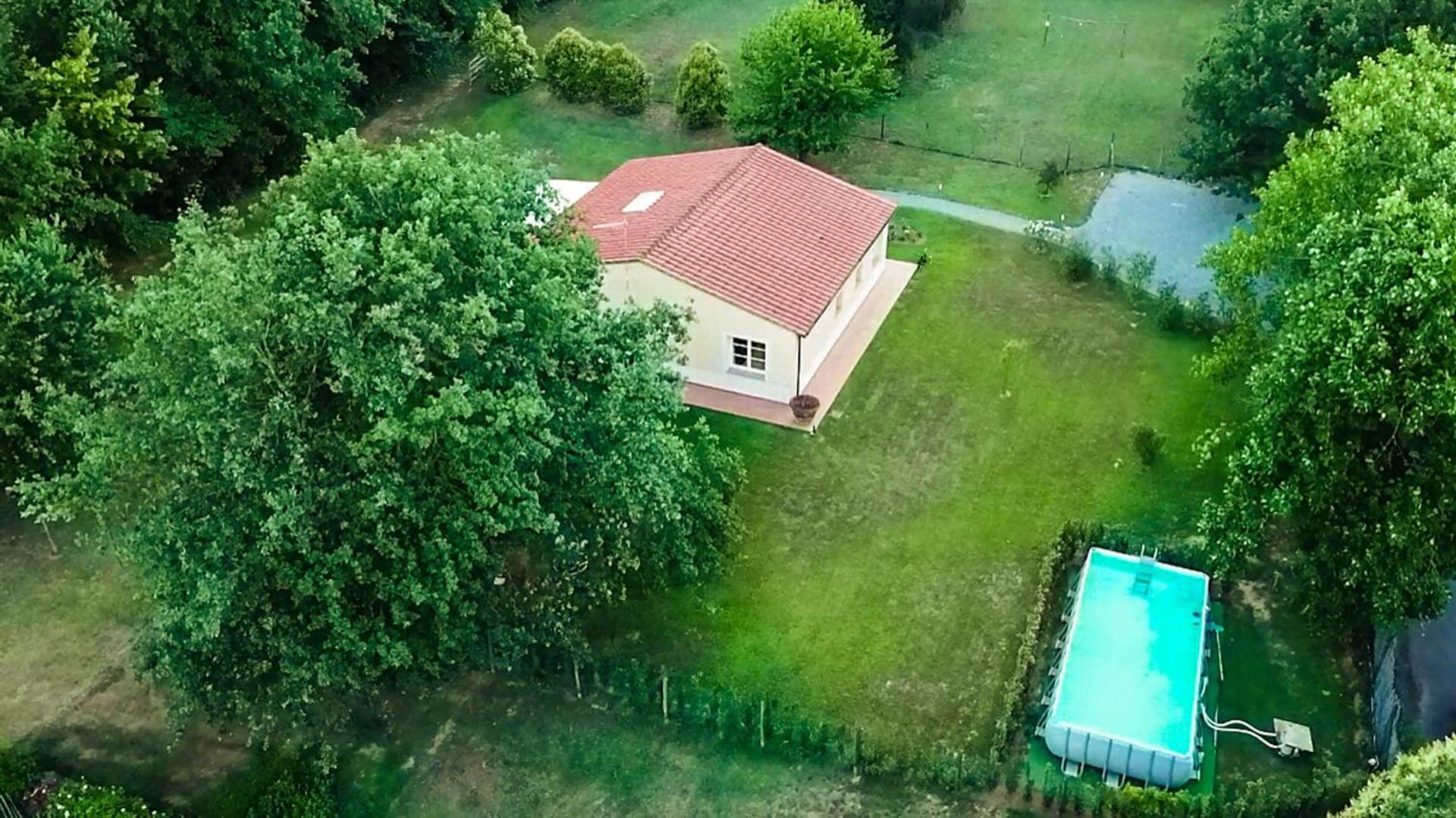 Villa Bassotta, A Charming Cottage Лука Екстериор снимка