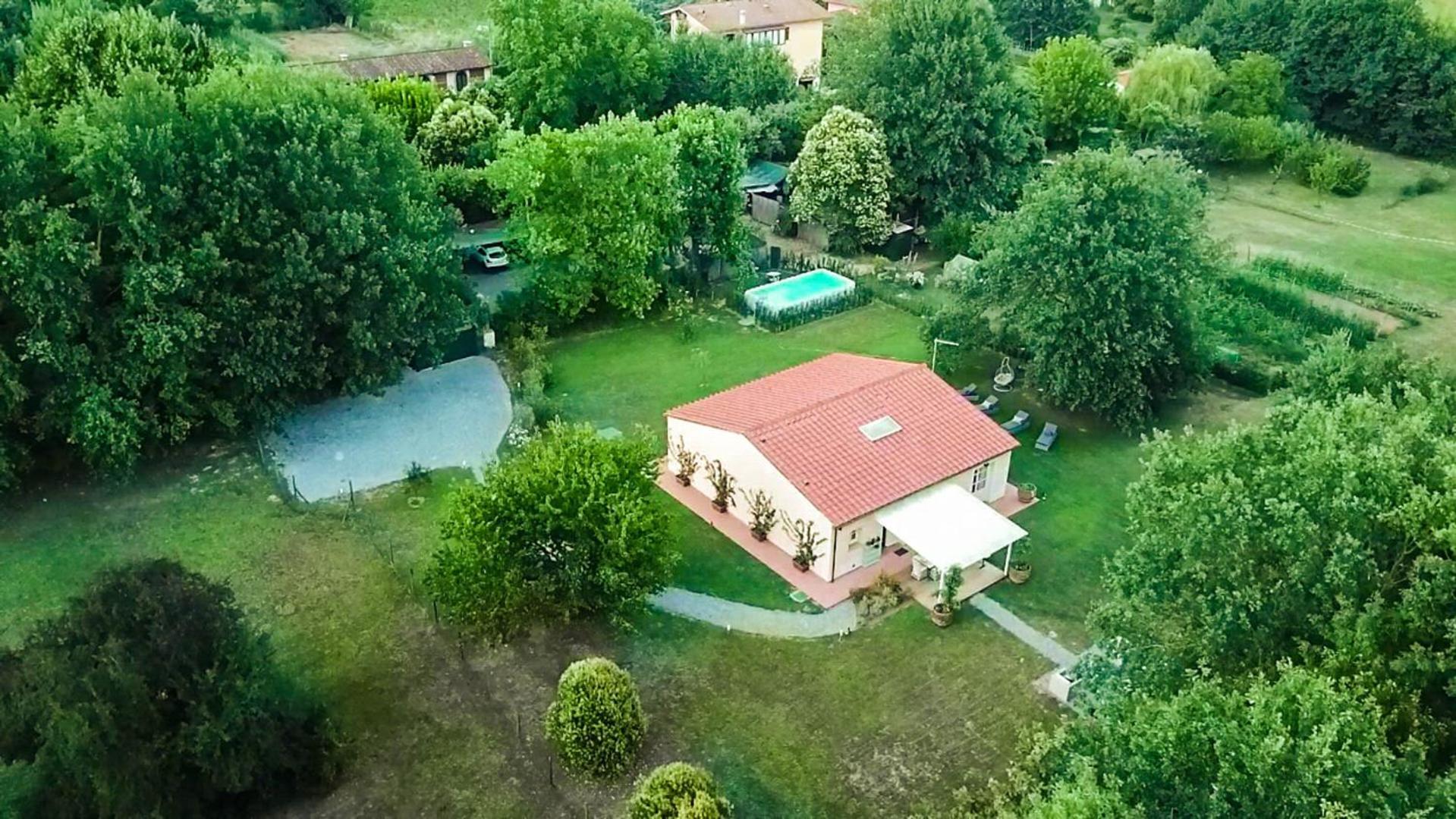 Villa Bassotta, A Charming Cottage Лука Екстериор снимка